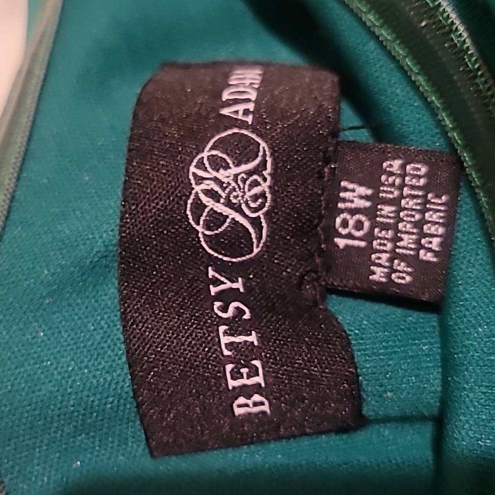 Betsy & Adam Off-Shoulder Emerald Green One-Shoulder Sheath Dress - Picture 4 of 4